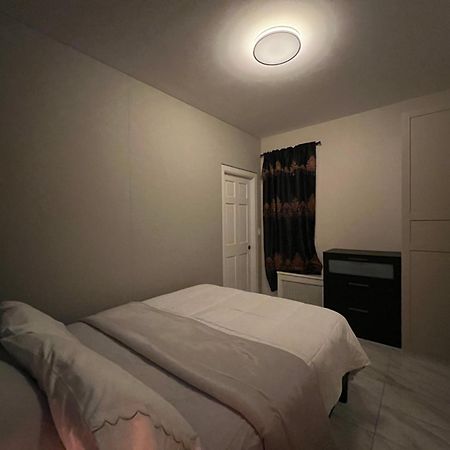 3 Bedrooms In 2Nd Floor Modern Brooklyn Home, Close To J Train New York Bagian luar foto