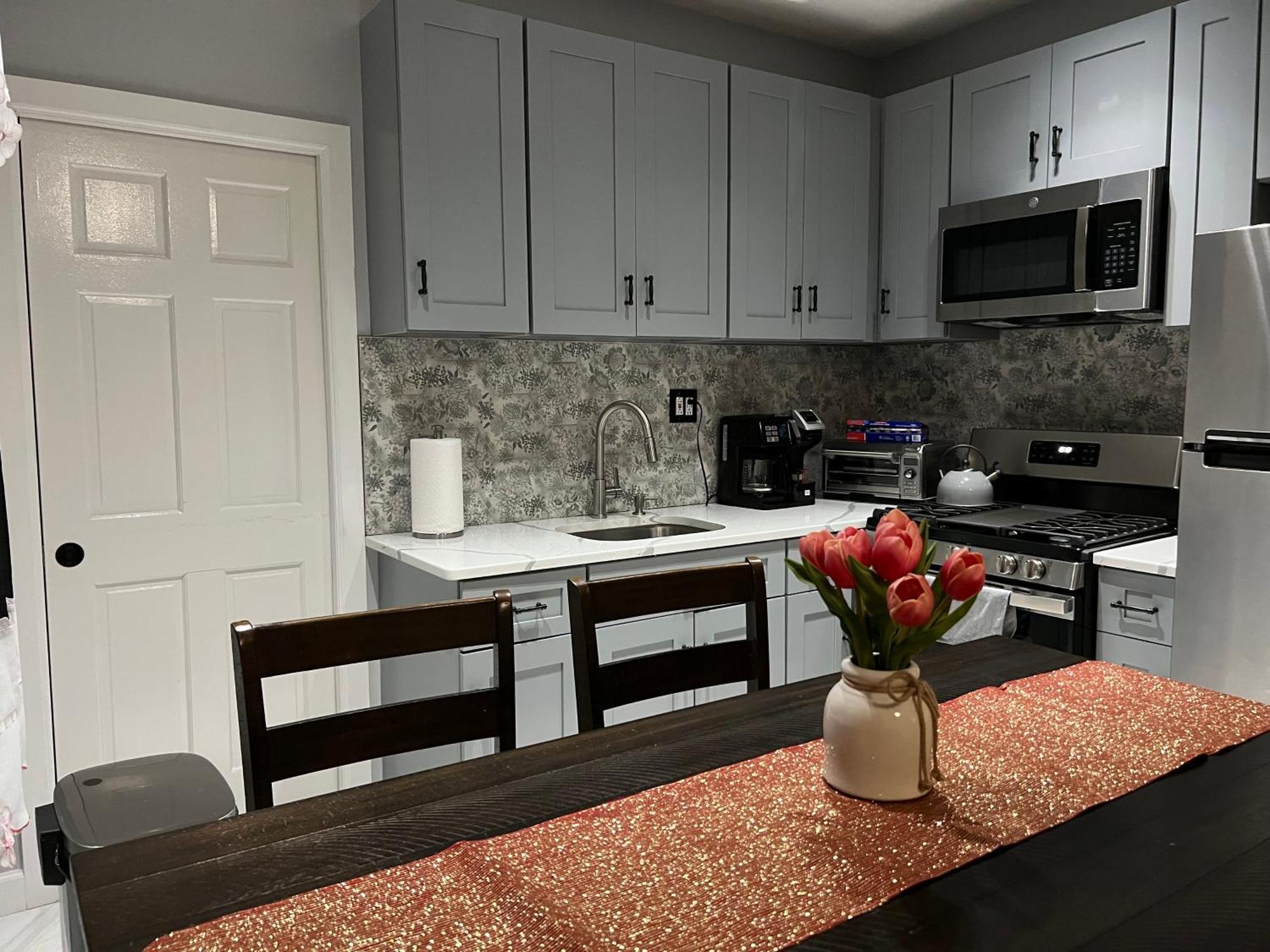 3 Bedrooms In 2Nd Floor Modern Brooklyn Home, Close To J Train New York Bagian luar foto